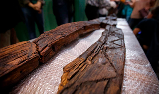 Illustration for article titled Esta intrigante figura de madera es anterior a las pirámides o a Stonehenge